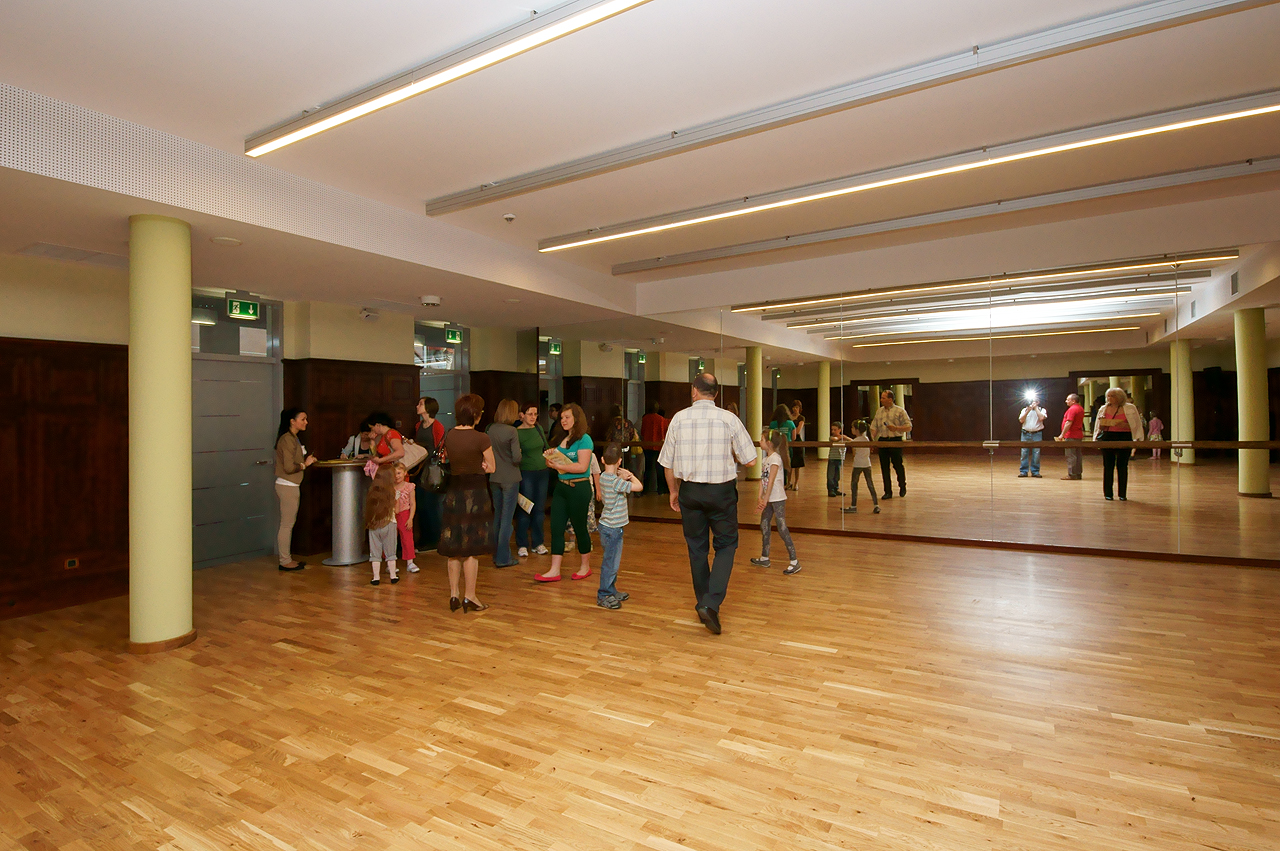 Centrum Kultury i Sztuki, sala lustrzana, przeznaczona do prób tanecznych, 28.04.2012 r.