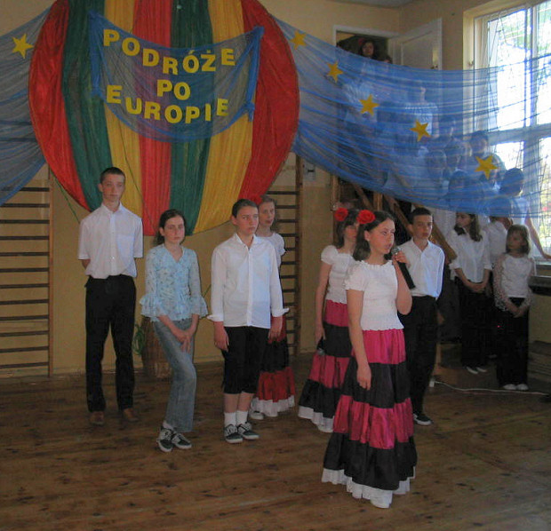 Na pocztku uczniowie krtko przedstawili histori i obecny ksztat Uni Europejskiej.