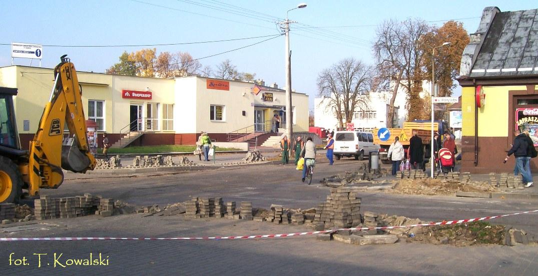 Skrzyowanie ulic Piastowskiej i Wiosny Ludw w czasie przebudowy w padzierniku 2007 r.