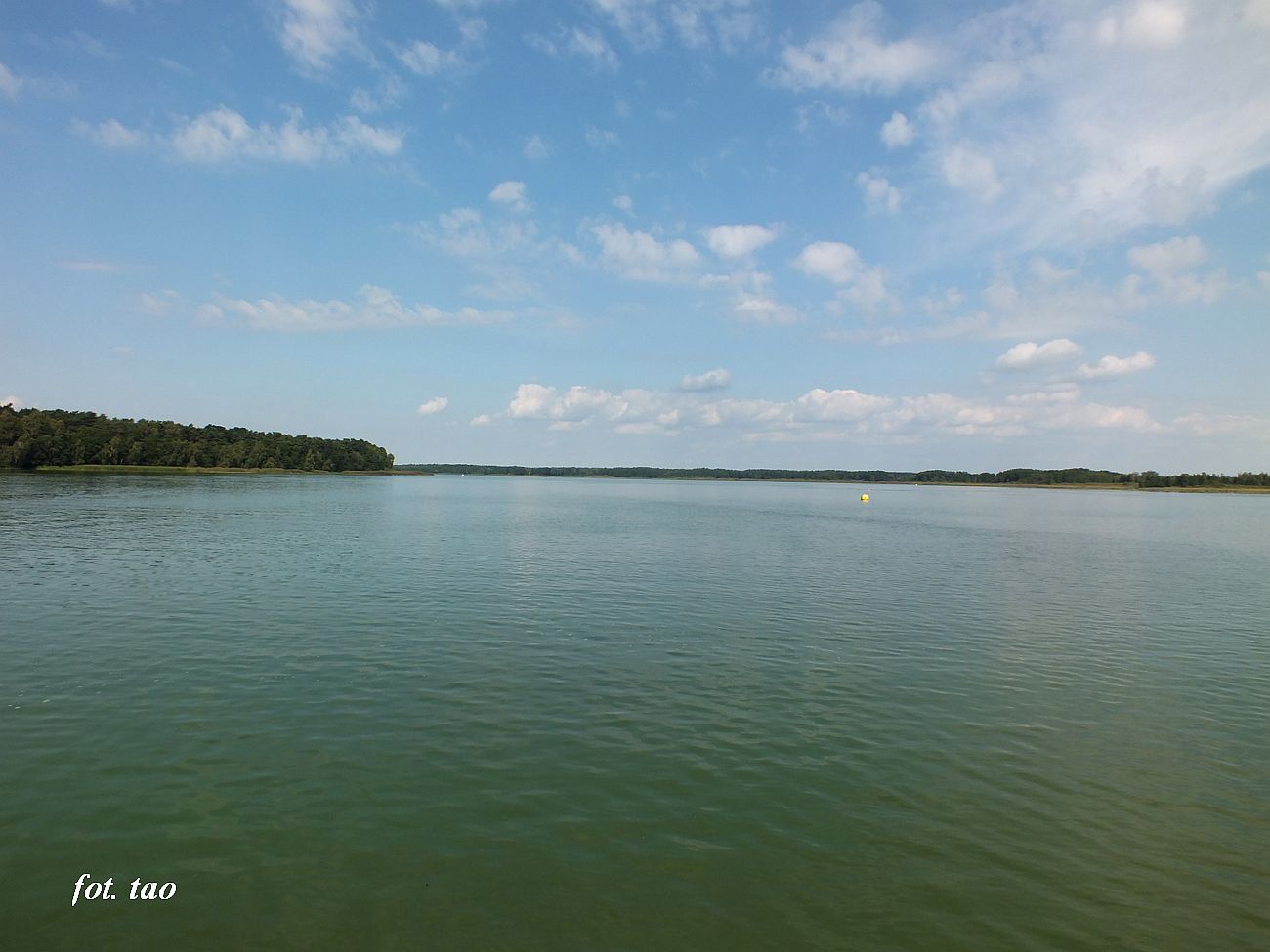 Oglny widok na Jezioro Urszulewskie. Zakoczenie lata nad jeziorem Urszulewskim w Szczutowie, 7.09.2023 r.
