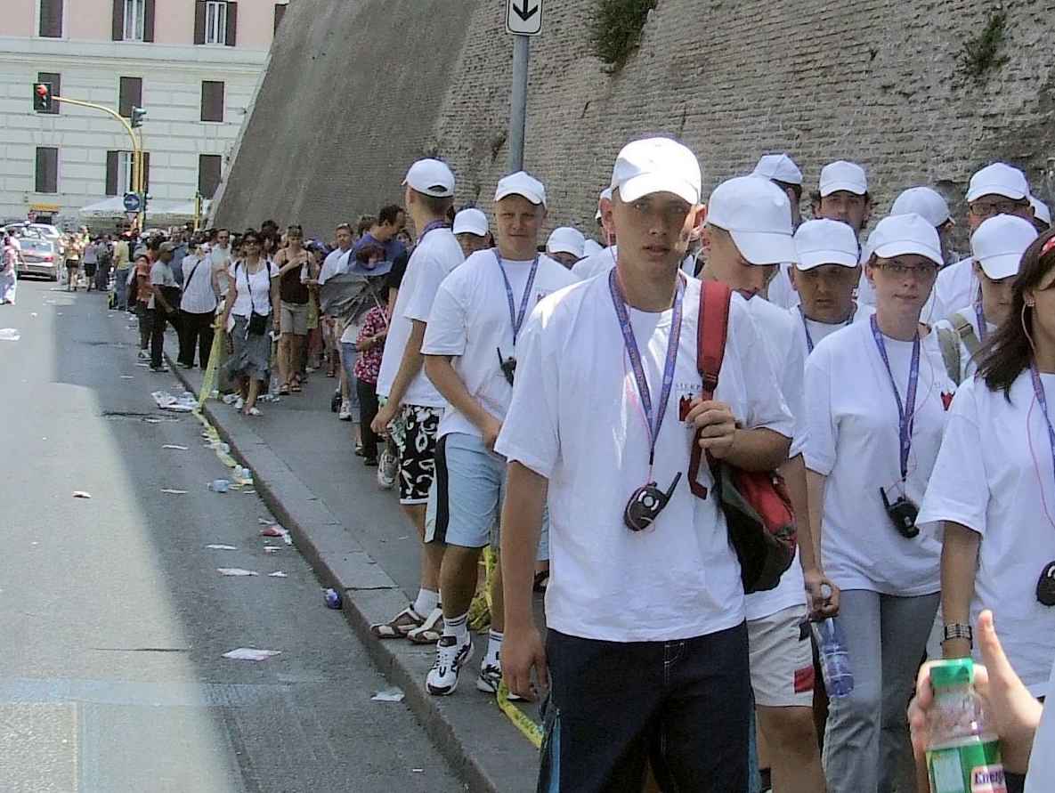 Wochy 2007 - w kolejce po bilety do Muzew Watykaskich