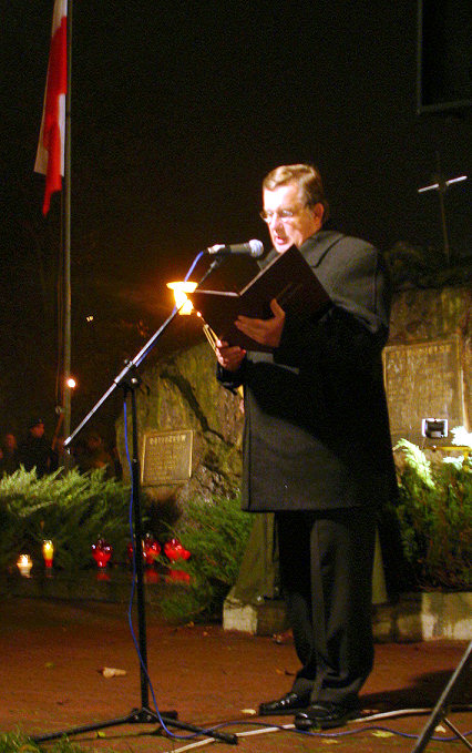 Burmistrz Marek Komider zoy hod wszystkim, ktrzy walczyli o woln Polsk.