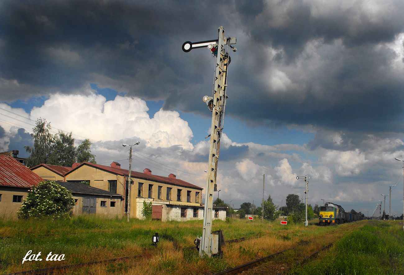 Stacja Sierpc. Czarne chmury na sierpeck parowozowni, oby nic zego nie wryy, 13.06.2014 r.