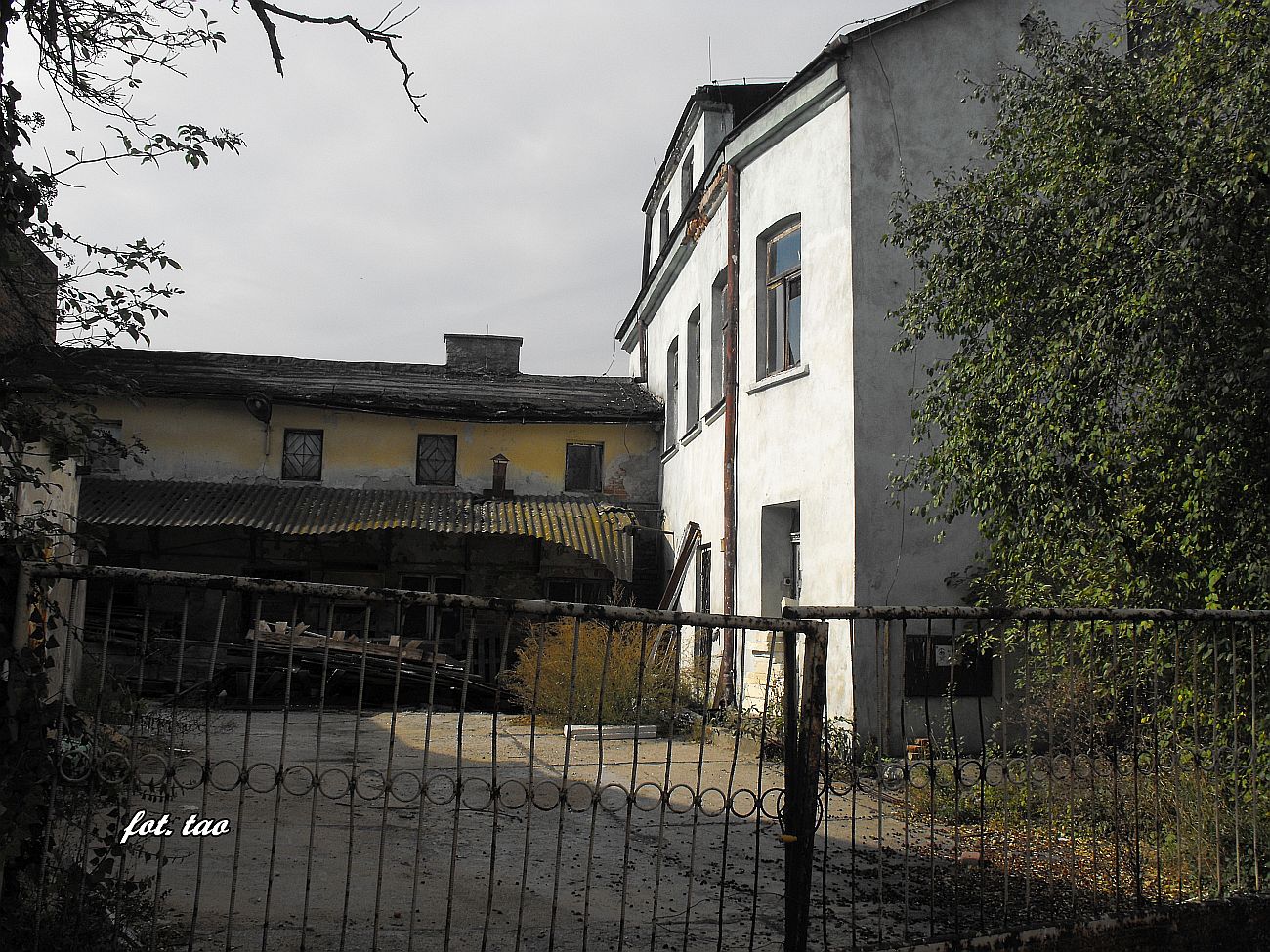 Tak wyglądał budynek drukarni przy ul. Biskupa Floriana w październiku 2013 r.