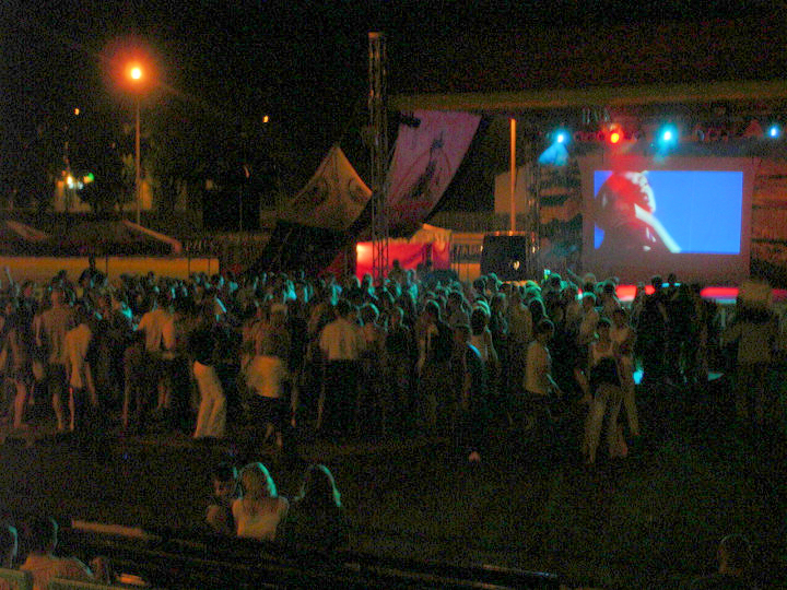 Nocne <i>Video-Party</i>  zgromadziło istny tłum.