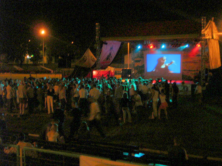 Nocne <i>Video-Party</i>  zgromadziło istny tłum.