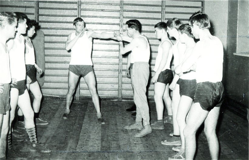 Sierpc, listopad 1963 r.<BR>wiczenia  bokserw w Szkole Podstawowej nr 2. Jako trener - Andrzej Olechowski.<br>  Ze zbiorw TKKF <i>Kubu</i> - udostpnione przez Jakuba Grodzickiego.