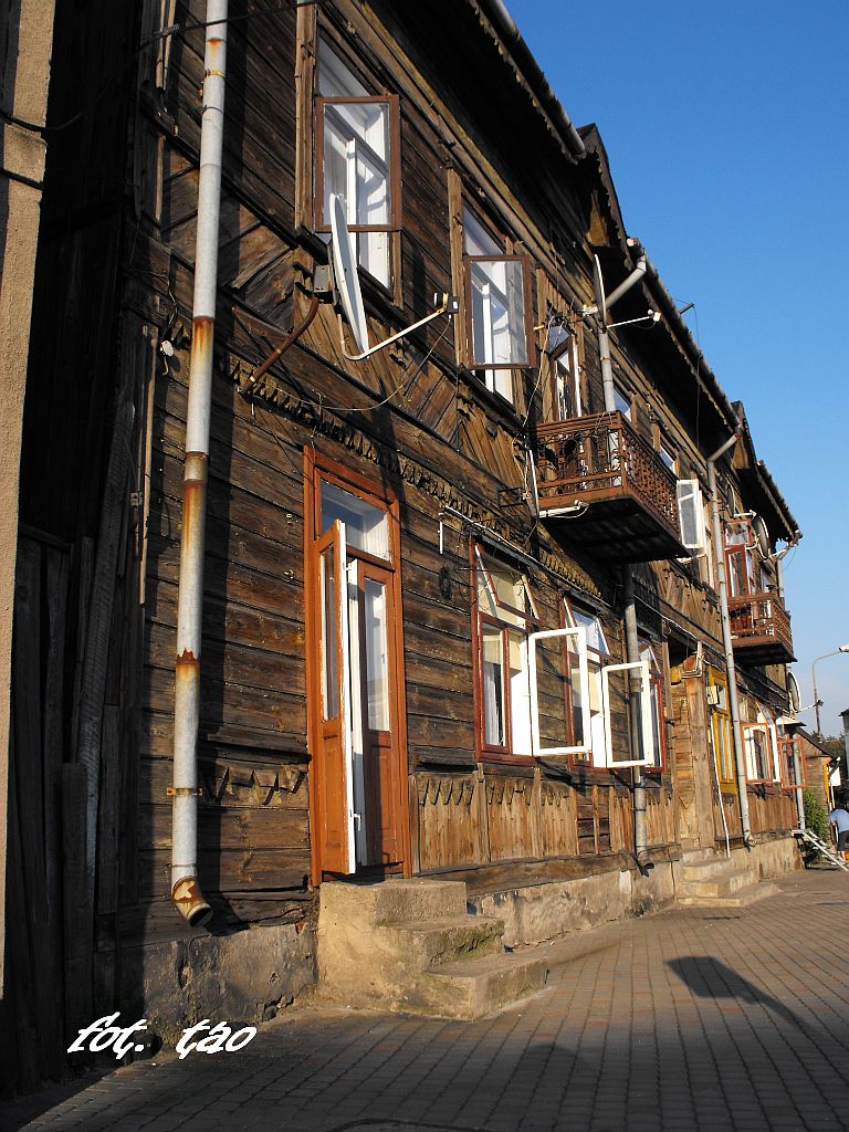 Jeden z nielicznych ju domw drewnianej architektury Sierpca, gdzie zapisaa si cz historii mieszkacw miasta, 14.08.2010 r.