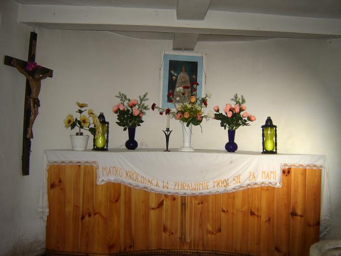 Ołtarz w kaplicy w Żurawinie.
