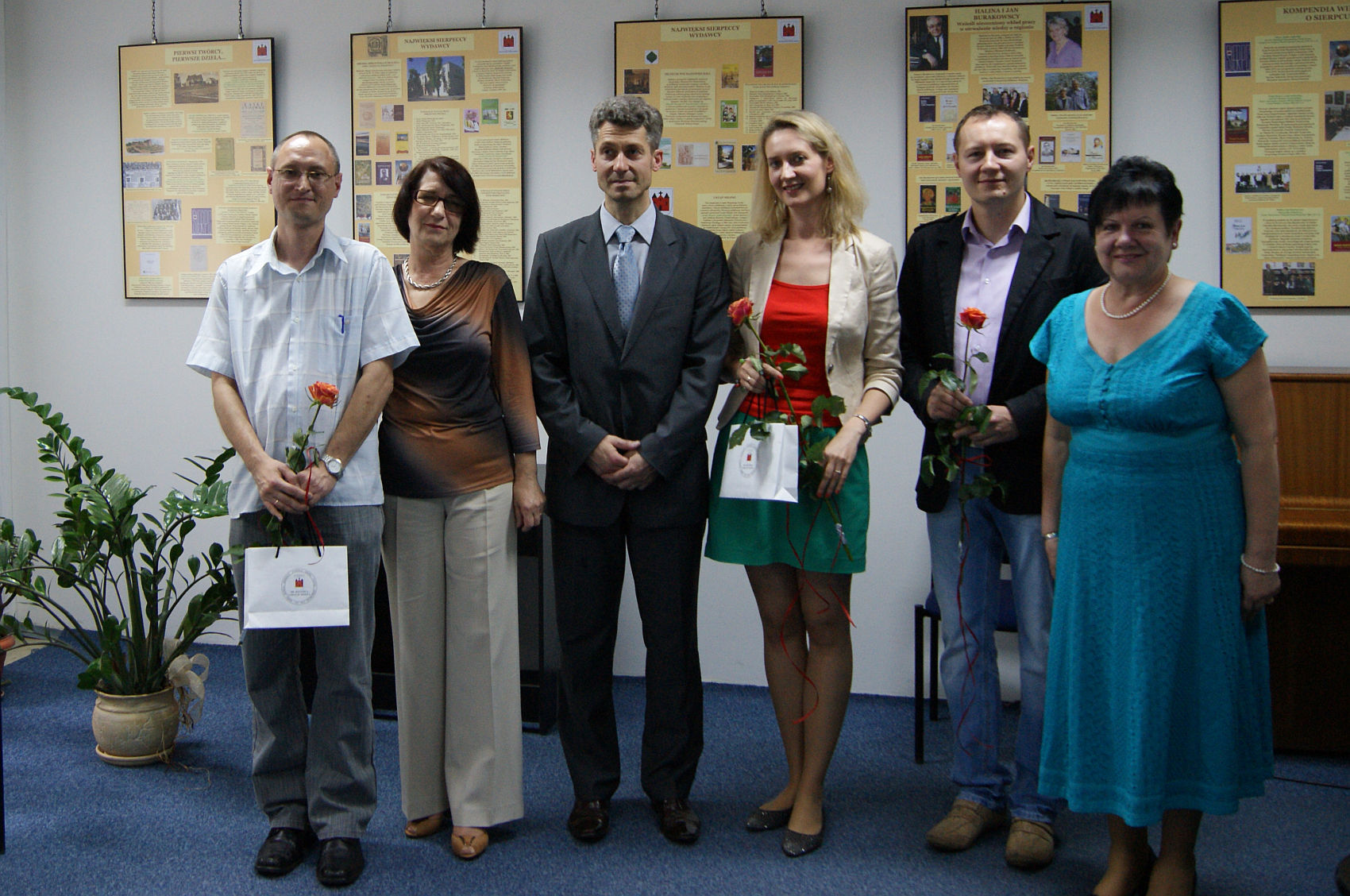 Wsplna fotografia jurorw i organizatorw konkursu, od lewej: Piotr Strugaa, Ewa Jezirska, Marek Zdrojewski, Magdalena Staniszewska, Mariusz Turalski, Maria Winiewska, 14.06.2012 r.