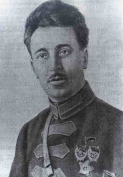 Dowódca sowieckiego 3 Korpusu Konnego w czasie wojny polsko-bolszewickiej:   Gaj-Chan Dmitriewicz Bżyszkian.