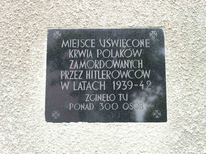 Tablica na domu przy ul. Jana Pawa II, w ktrym w czasie II wojny wiatowej miecio si Gestapo.