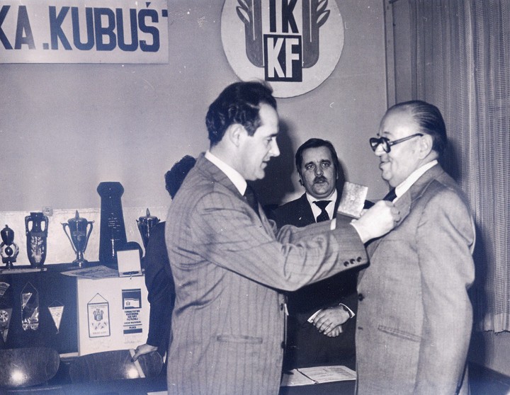 Wrczanie honorowych odznacze z okazji XX lat TKKF <I>Kubu</I> - 16 XII 1982 r.