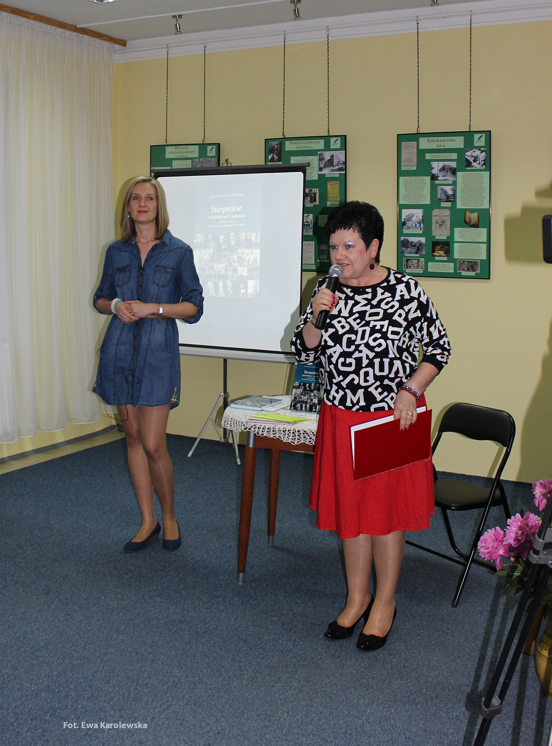 Spotkanie autorskie otworzyła dyrektor Biblioteki Miejskiej w Sierpcu, Maria Wiśniewska.