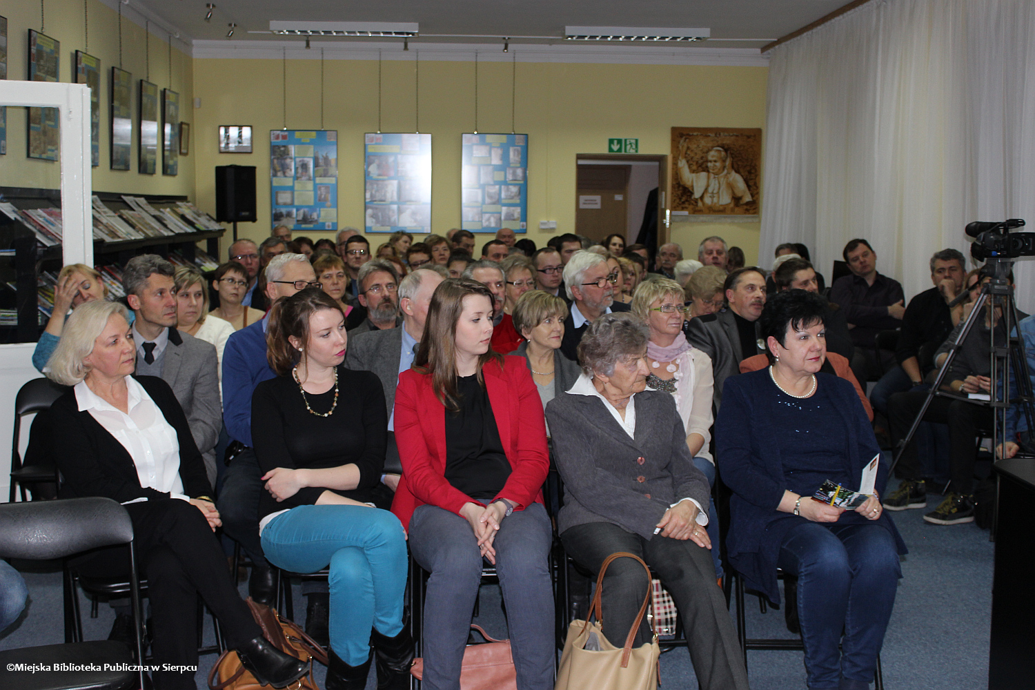 Publiczno spotkania zgromadzona w Czytelni Miejskiej Biblioteki Publicznej w Sierpcu