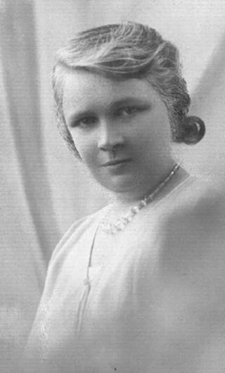 Jadwiga Aurelia Koodziejska (z domu Litwiska), 24 IX 1901 r. - 21 VI 1986 r.<BR>Nauczycielka w Szkole Podstawowej nr 1. Pracowaa w niej od 1921 r. do roku 1971.