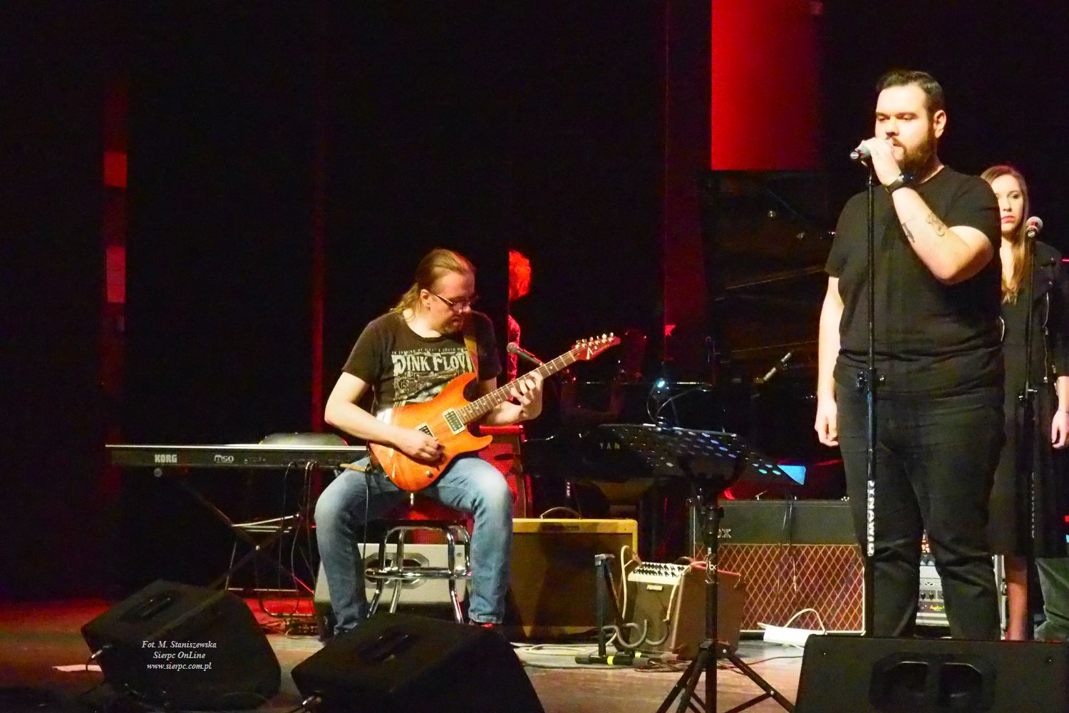 Do wykonania następnego utworu zaproszony został znów Mateusz Zabłocki. Na scenie towarzyszył mu Andrzej Kamiński, tym razem jako gitarzysta.