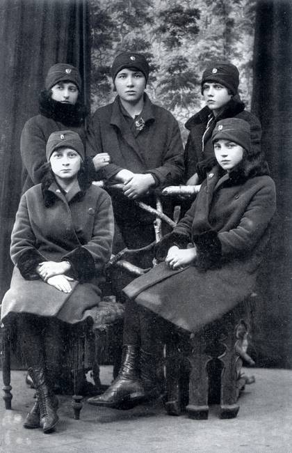 Uczennice prywatnej pensji Anny Piniarowicz.<BR>1926  r.