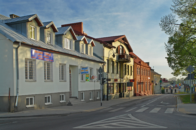 Ulica Piastowska o poranku