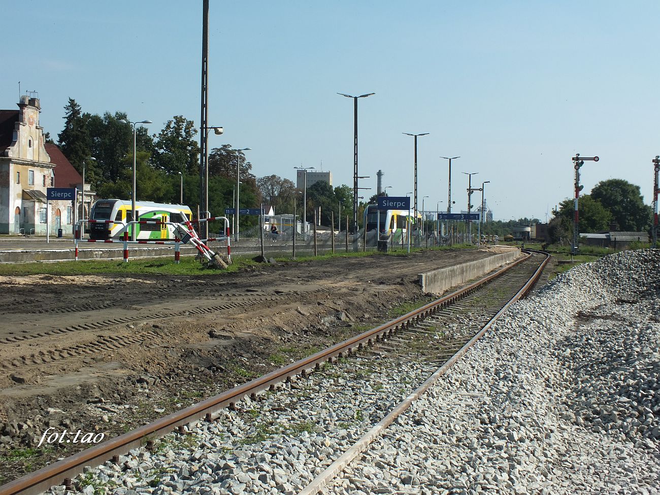 Stacja Sierpc. Remont peronu 3, a dalej chyba... dworca, wrzesie 2021 r.