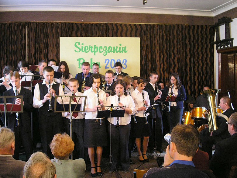 Wybr Sierpczanina Roku uwietni te wystp orkiestry szkolnej.