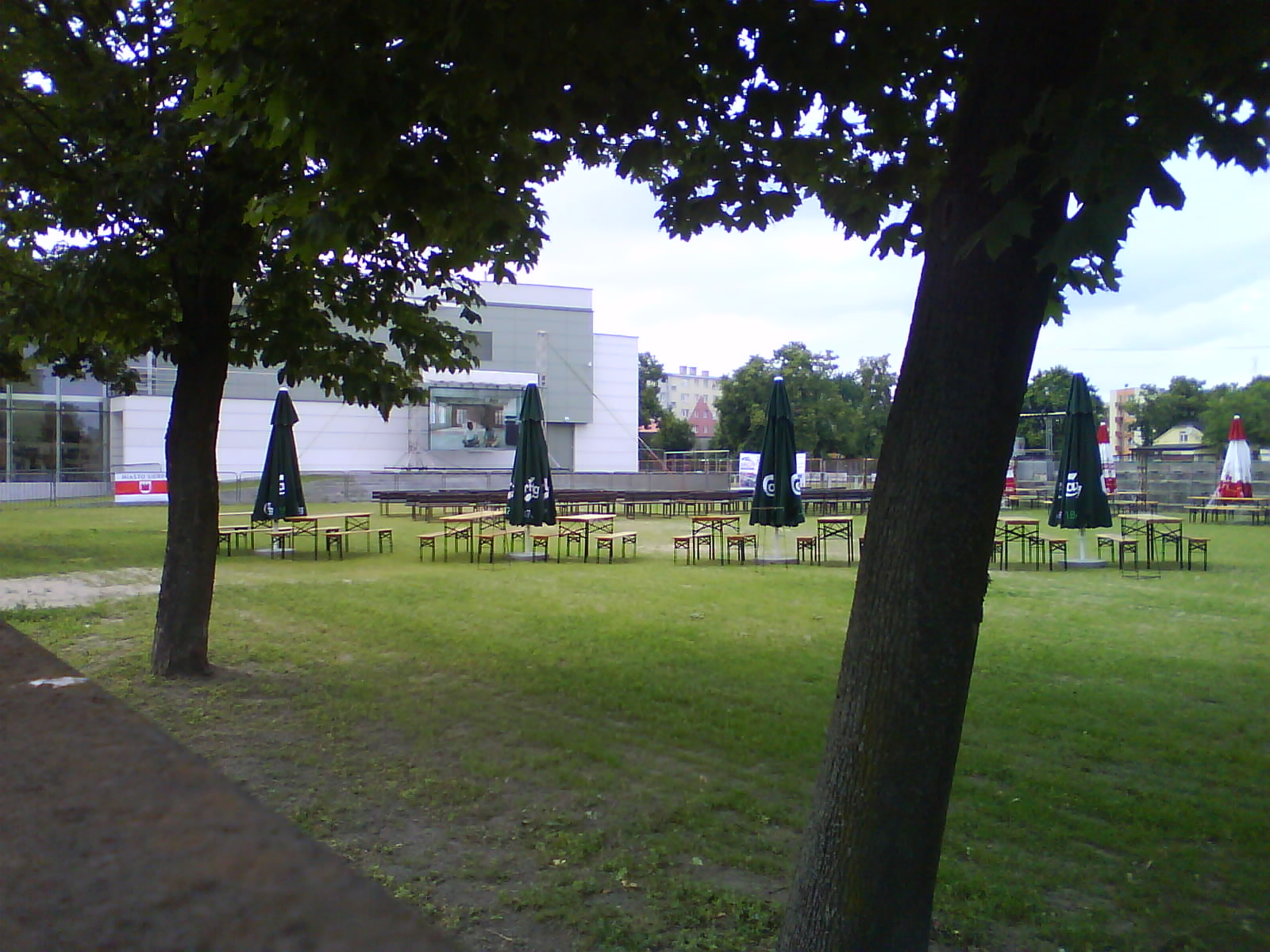 Strefa Kibica w Sierpcu otwarta podobnie jak w innych miastach w całej Polsce już od dziś, 7 czerwca 2012 r. Tak wygladała na godzinę przed otwarciem.
