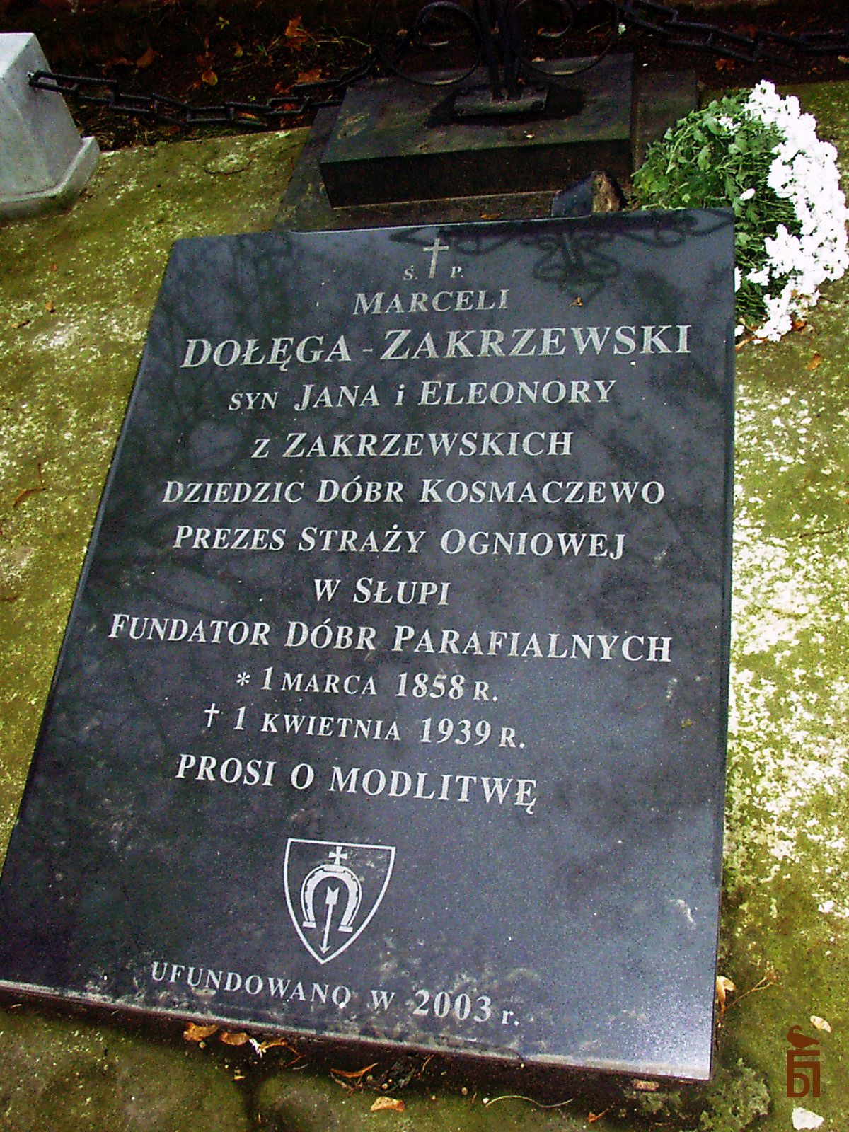 Pyta nagrobna Marcelego Zakrzewskiego (zm. 1939). Jego matka pochodzia z innej rodziny Zakrzewskich.