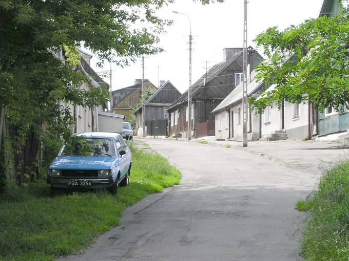 Ulica w. Wawrzyca od strony rzeki. Fotografia z lipca 2003 r.