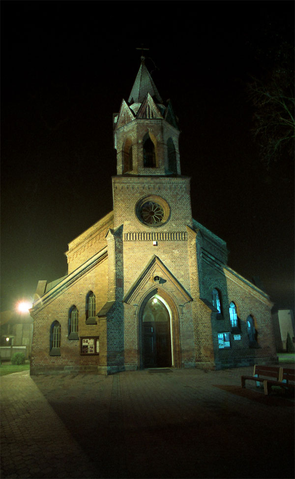 Kościół Szkolny nocą.